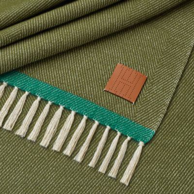 ホームテキスタイル：プレード、クッション、カシミヤ | Hermès